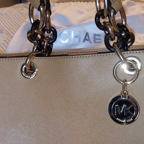 Michael Kors leather bag - Picture 2 of 9